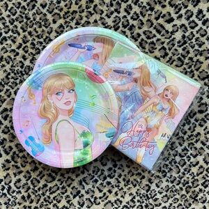 Taylor Swift paper plates and napkins (NIP)